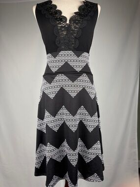 LuLaRoe Black White Chevron Midi Skirt Size M